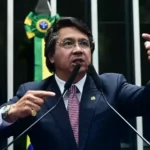 Um Senador totalmente fora de controle