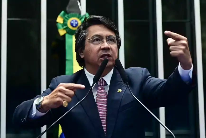 Um Senador totalmente fora de controle