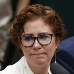 O calvário de Carla Zambelli, agora no Brasil