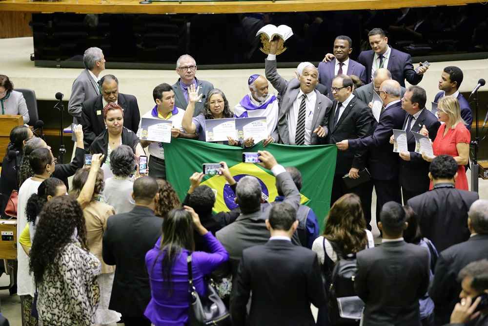 Seleção Brasileira perdeu, e daí? Nós temos CPIs