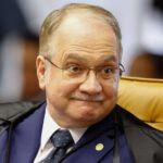 Isolado ao redor do inquebrantável espírito de corpo