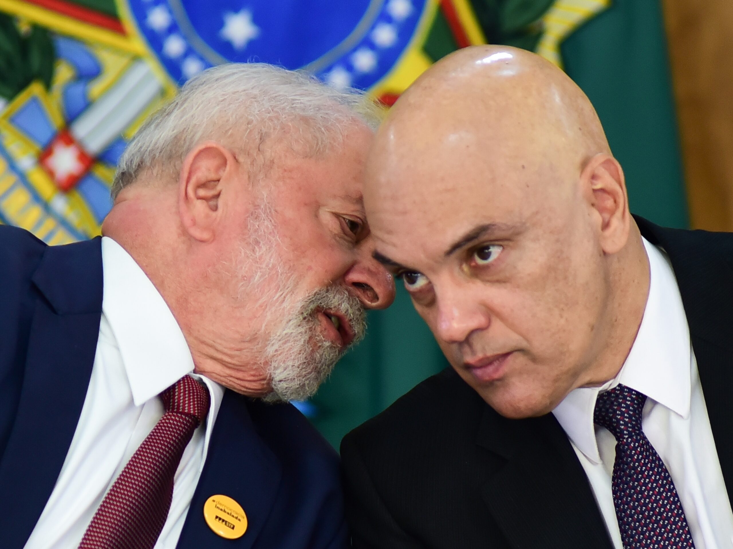 Lula defende (ou tenta se distanciar?) de Alexandre de Moraes