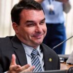 “Era confidencial, simples assim”, explica Flávio Bolsonaro